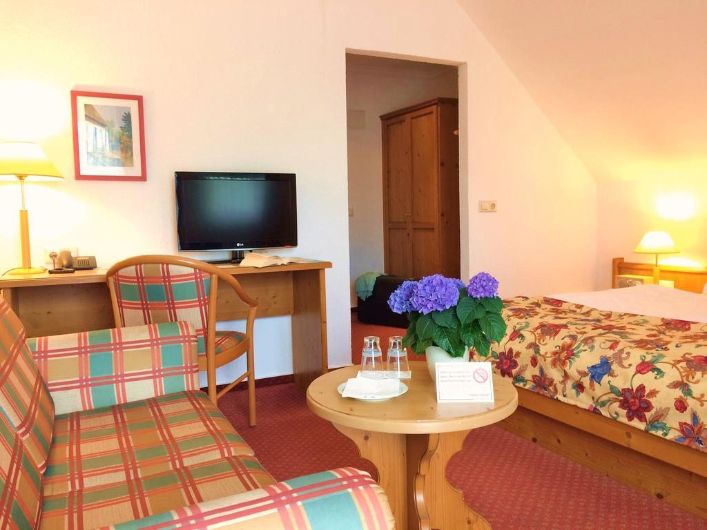 Landhaus Mueritzgarten Hotel Garni Robel Luaran gambar