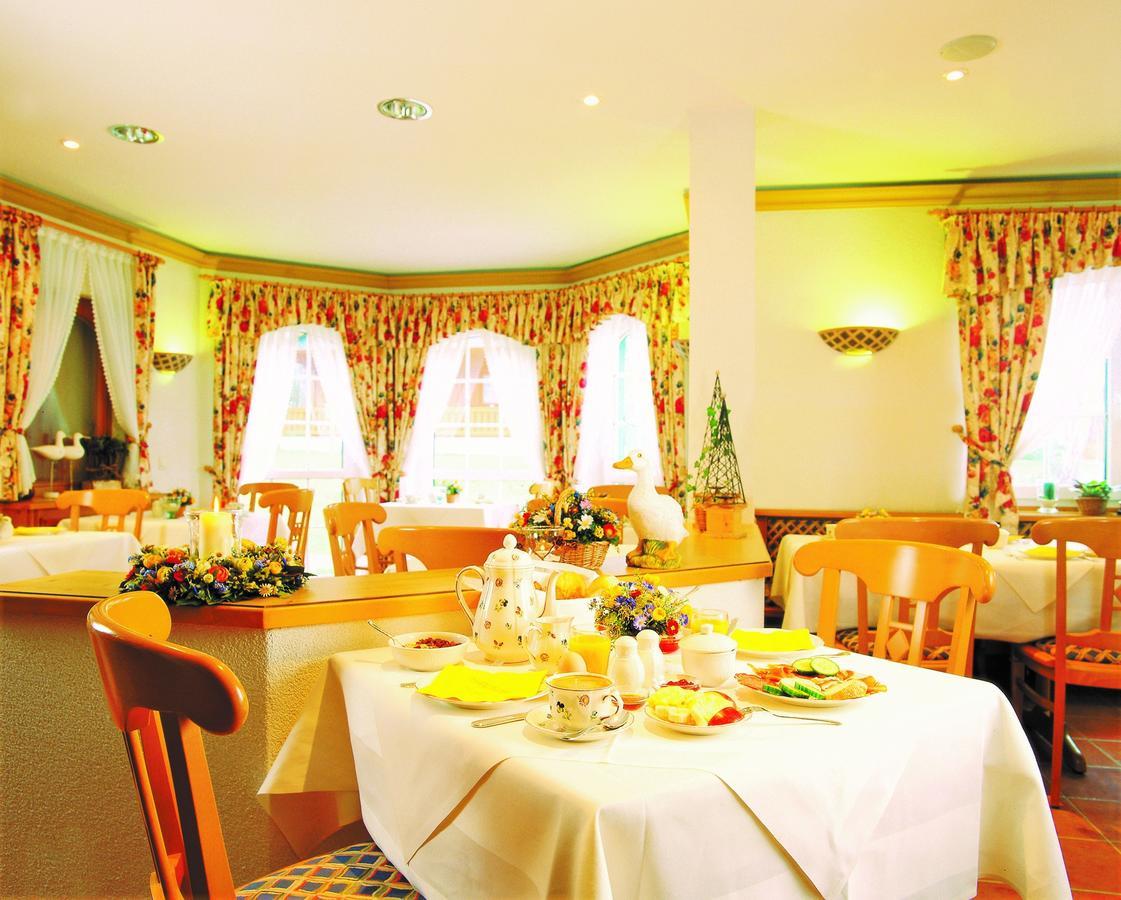 Landhaus Mueritzgarten Hotel Garni Robel Luaran gambar